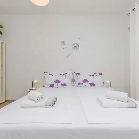 Apartamento Katka Near Blue Vodice