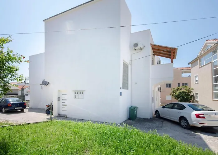 Apartamento Katka Near Blue Vodice